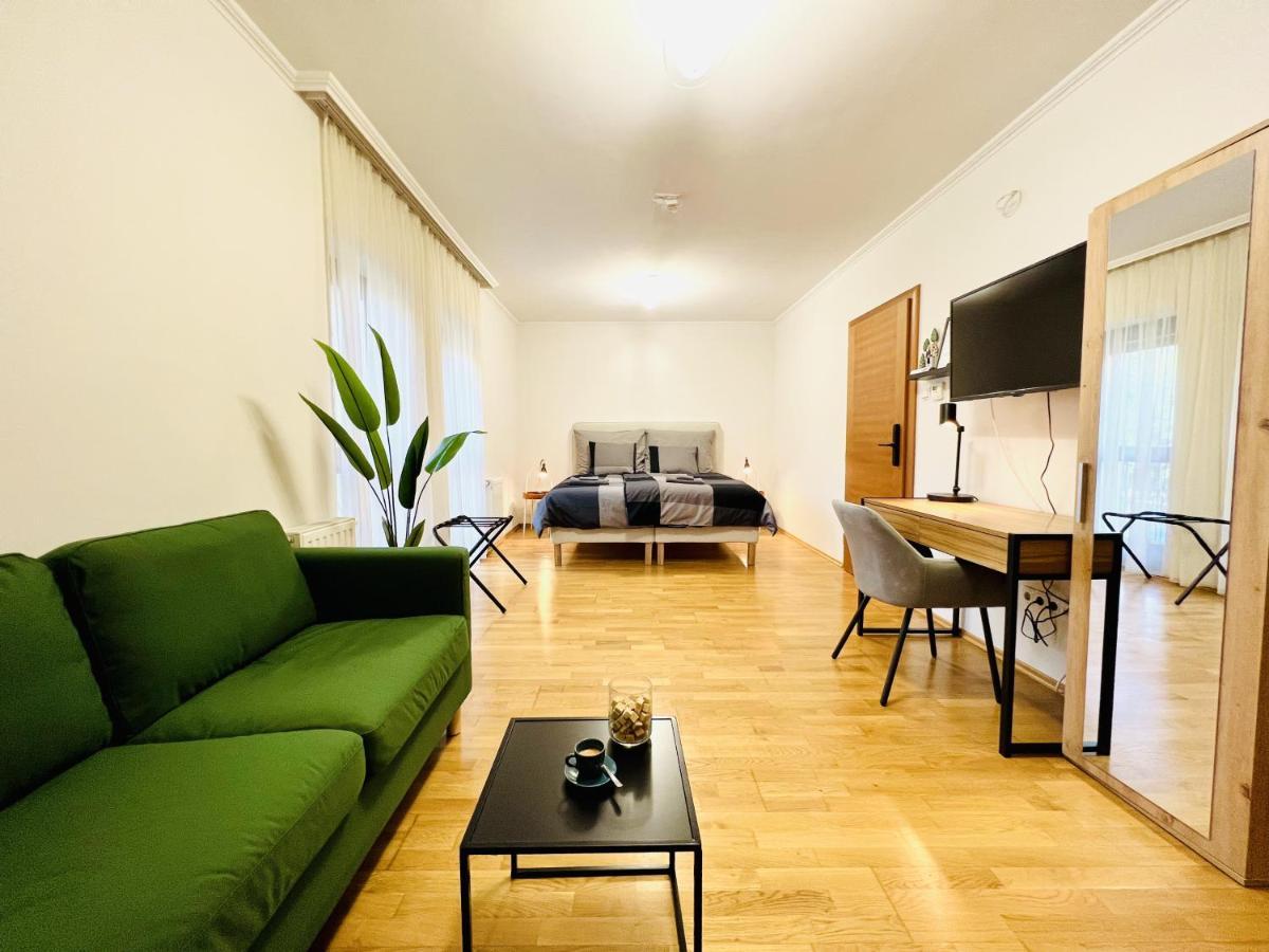 Villa Szofia Veszprem Apartments Luaran gambar