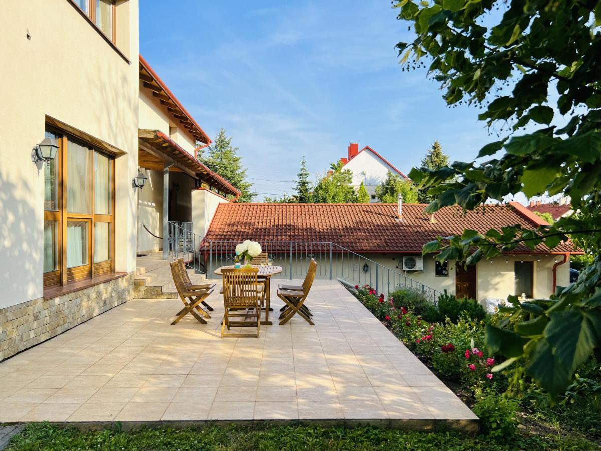 Villa Szofia Veszprem Apartments Luaran gambar