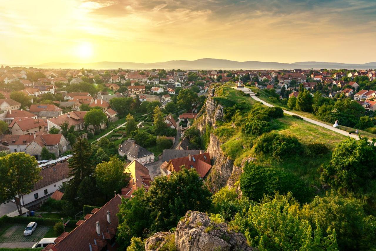 Villa Szofia Veszprem Apartments Luaran gambar